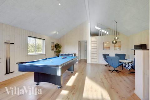 Ud over de mange timer, man kan bruge i husets pool-afdeling, så byder luksushus 521 også på billard/bordtennis og dart