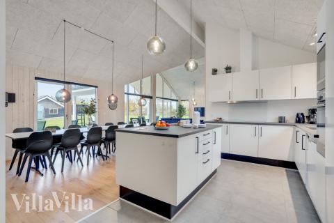 Velindrettet køkken i luksushus nr. 521 i Sydjylland.