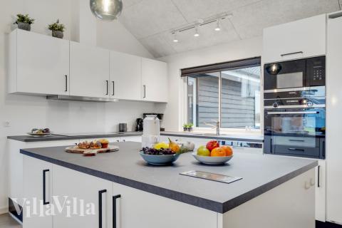 Køkkenet i luksushus nr. 521 er godt indrettet.