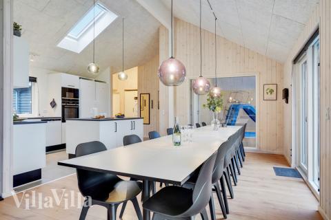 Det store lyse opholdrum i luksushus nr. 521 til 16.