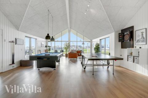 Ud over de mange timer, man kan bruge i husets pool-afdeling, så byder luksushus 496 også på billard/bordtennis og dart