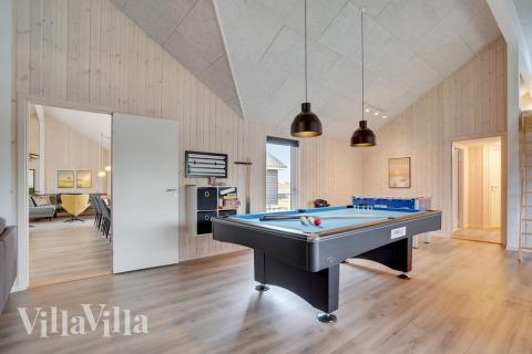 Aktivitetsrum i luksushus nr. 508 med 8 soveværelser og plads til 20 personer.