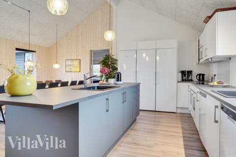 Køkkenet i luksushus nr. 508 er udstyrret, så I let kan lave mad til 20 personer.