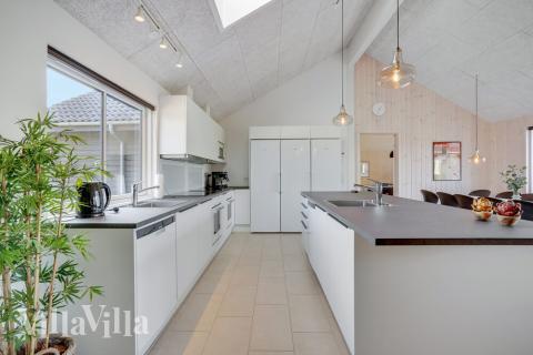 Velindrettet køkken i luksushus nr. 499 i Sydjylland.