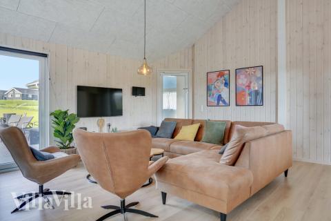 Sofaen i luksushus 499 i Sydjylland indbyder til brætspil eller at se en film sammen.