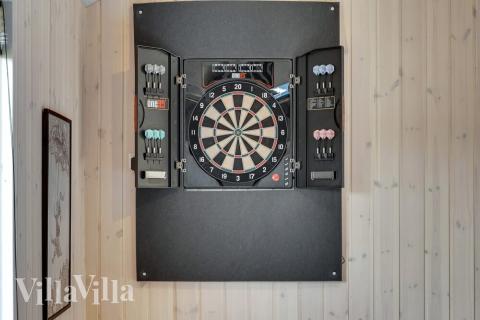Luksushus 499 til 24 personer byder på et stort aktivitetsrum med bl.a. billard og dart