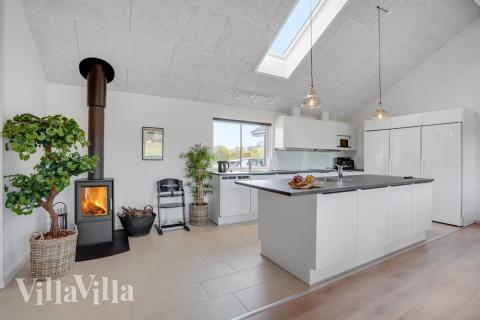 Køkkenet i luksushus nr. 499 er udstyrret, så I let kan lave mad til 24 personer.