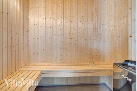 Nyd varmen i saunaen i luksushus nr. 499 til 24 personer