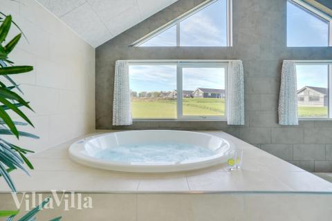 Nyd varmen i spaen i luksushus nr. 499 i Sydjylland