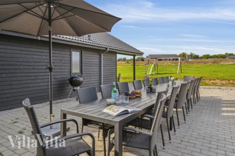 Nyd en grillaften på terrassen i luksushus nr. 499 i Sydjylland