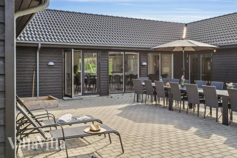 Luksushus nr. 499 har en dejlig terrasse med gode havemøbler til 24 personer.