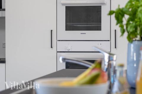 Køkkenet i luksushus nr. 531 er udstyrret, så I let kan lave mad til 30 personer.