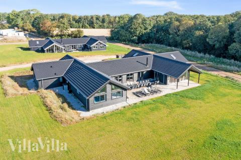 I Sydjylland ligger dette fine poolhus nr. 531 med plads til 30 personer.