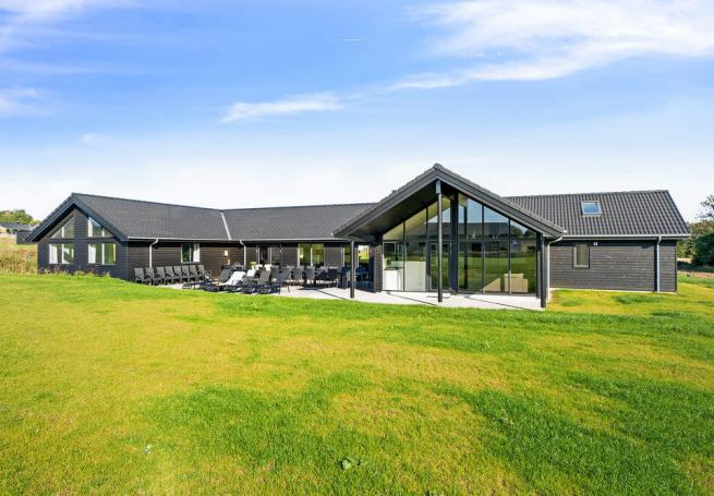 Dette skønne poolhus nr. 531 med plads til 30 personer ligger i Sydjylland
