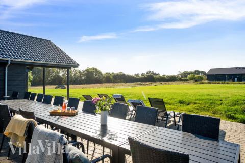 Luksushus nr. 531 har en dejlig terrasse med gode havemøbler til 30 personer.