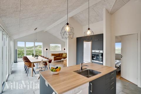 Køkkenet i luksushus nr. 514 er udstyrret, så I let kan lave mad til 10 personer.