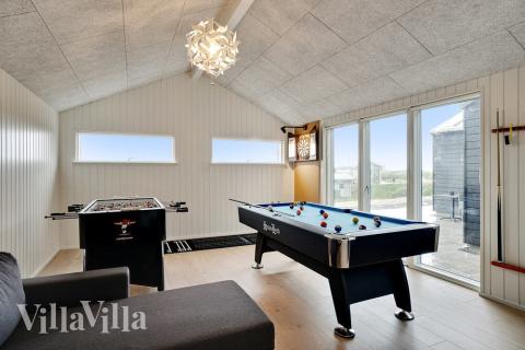Luksushus 514 til 10 personer byder på et stort aktivitetsrum med bl.a. billard og dart