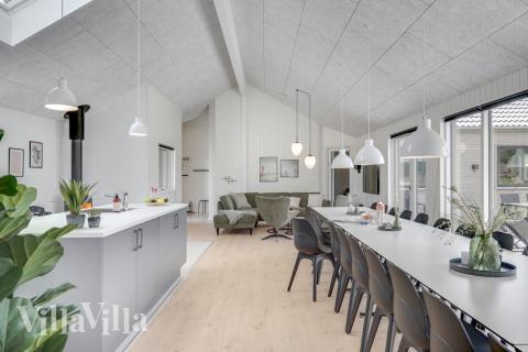 Opholdsrum med plads til 24 i luksushus nr. 516.