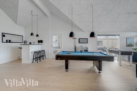 Dyst i sommerhusets aktivitetsrum, når I besøger luksushus nr. 516 i Vestjylland.