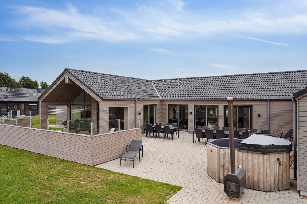 Luksushus nr. 516 har en dejlig terrasse med gode havemøbler til 24 personer.