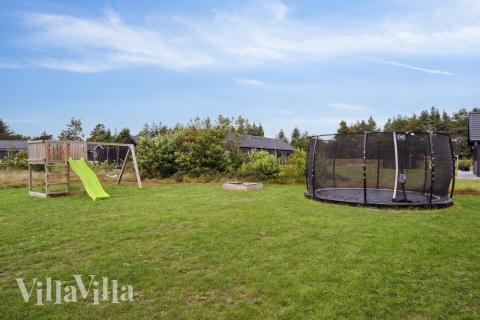 Ud over de mange timer, man kan bruge i husets pool-afdeling, så byder luksushus 516 også på mange udendørs aktiviteter