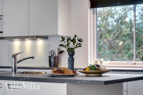 Køkkenet i luksushus nr. 526 er godt indrettet.