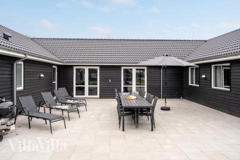 Stor terrasse ved luksushus nr. 526 i Sydjylland.