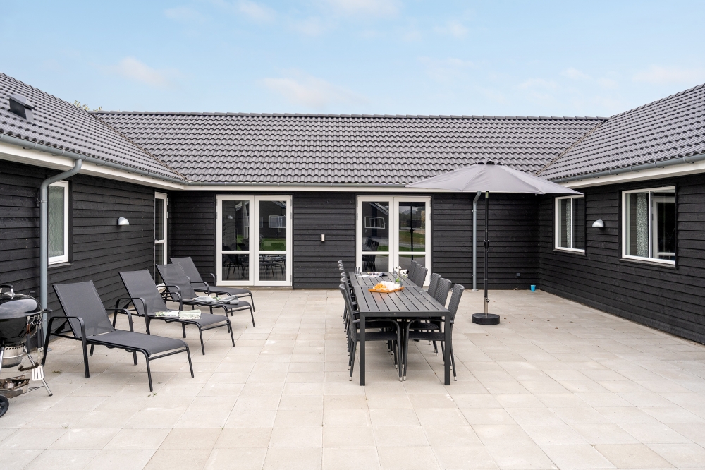 Stor terrasse ved luksushus nr. 526 i Sydjylland.