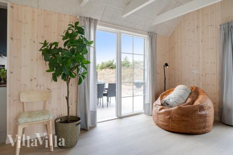 Det store lyse opholdrum i luksushus nr. 518 til 14.