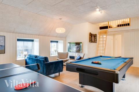 Dyst i sommerhusets aktivitetsrum, når I besøger luksushus nr. 528 i Vestjylland.