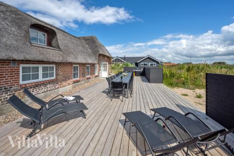Nyd en grillaften på terrassen i luksushus nr. 528 i Vestjylland
