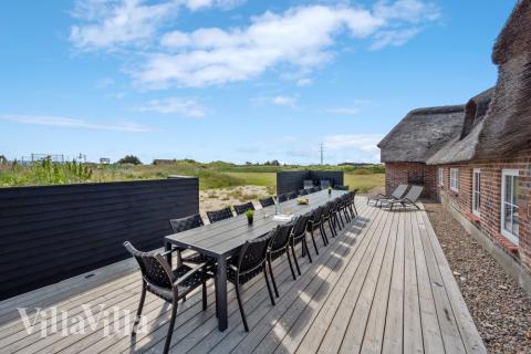 Ud over de mange timer, man kan bruge i husets pool-afdeling, så byder luksushus 528 også på mange udendørs aktiviteter