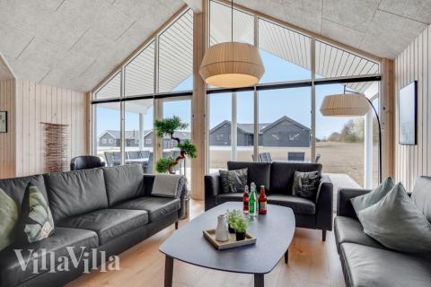 Der er mulighed for hygge i sommerhusets sofaarrangement, når I besøger luksushus nr. 488