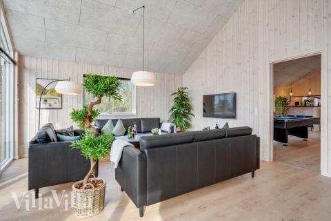 Sofaen i luksushus 488 i Sydjylland indbyder til brætspil eller at se en film sammen.