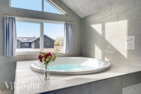 Nyd varmen i spaen i luksushus nr. 488 i Sydjylland