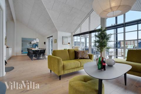 Sofaen i luksushus 520 i Sydjylland indbyder til brætspil eller at se en film sammen.