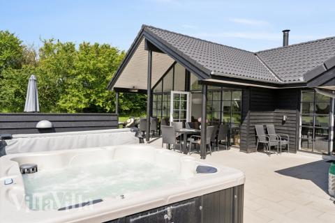 Nyd varmen i spaen i luksushus nr. 520 i Sydjylland