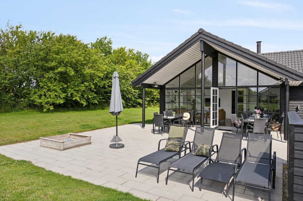 Stor terrasse ved luksushus nr. 520 i Sydjylland.