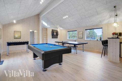 Luksushus 532 til 20 personer byder på et stort aktivitetsrum med bl.a. billard og dart