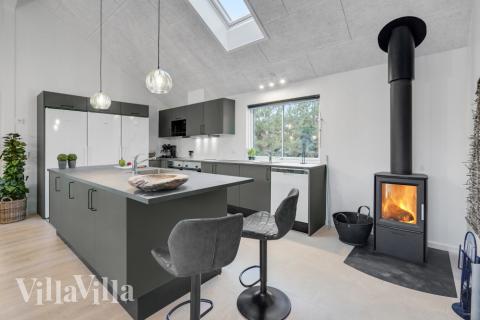 Sofaen i luksushus 532 i Lolland/Falster/Møn indbyder til brætspil eller at se en film sammen.