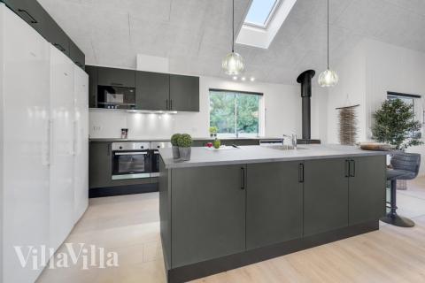 Køkkenet i luksushus nr. 532 er udstyrret, så I let kan lave mad til 20 personer.