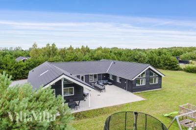 Dette skønne poolhus nr. 532 med plads til 20 personer ligger i Lolland/Falster/Møn