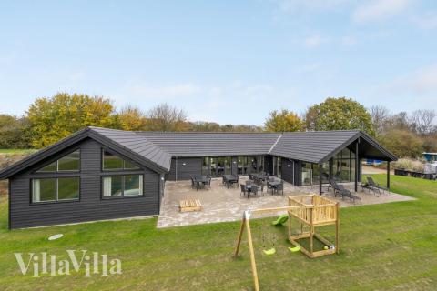 Flot sommerhus nr. 530 med god plads til op til 26 personer