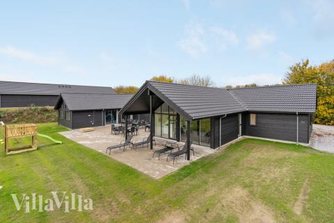 Dette skønne poolhus nr. 530 med plads til 26 personer ligger i Sydjylland