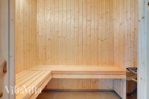 Nyd varmen i saunaen i luksushus nr. 530 til 26 personer