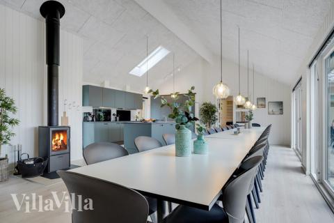 Det store lyse opholdrum i luksushus nr. 530 til 26.