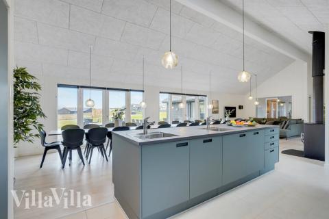 I luksushusets køkken findes alt, hvad I skal bruge til at lave mad til 26 personer. 