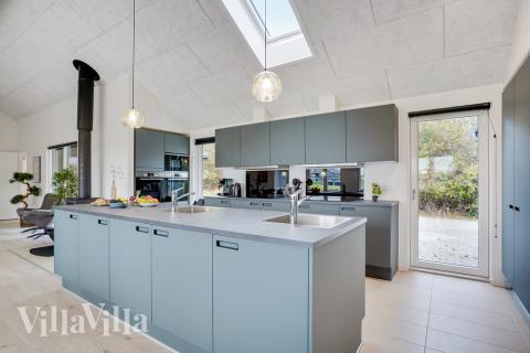 Køkkenet i luksushus nr. 530 er udstyrret, så I let kan lave mad til 26 personer.