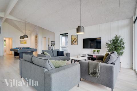 Sofaen i luksushus 530 i Sydjylland indbyder til brætspil eller at se en film sammen.