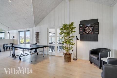 Aktivitetsrum i luksushus nr. 530 med 10 soveværelser og plads til 26 personer.